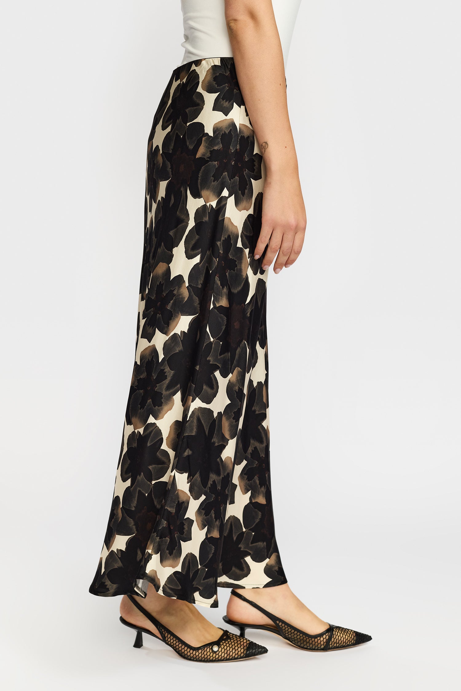 GEORGINA BLACK FLOWERS