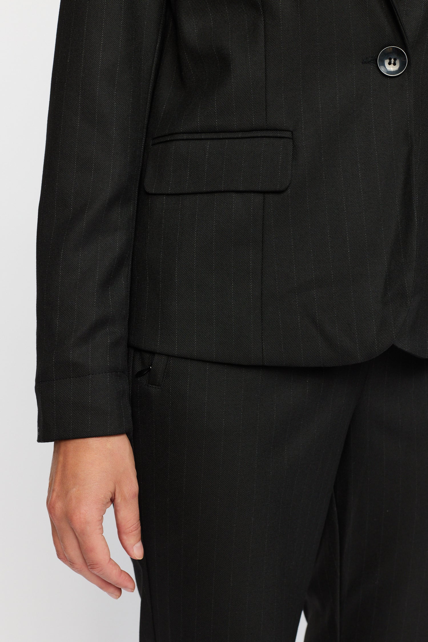 ILLIE BLACK PIN