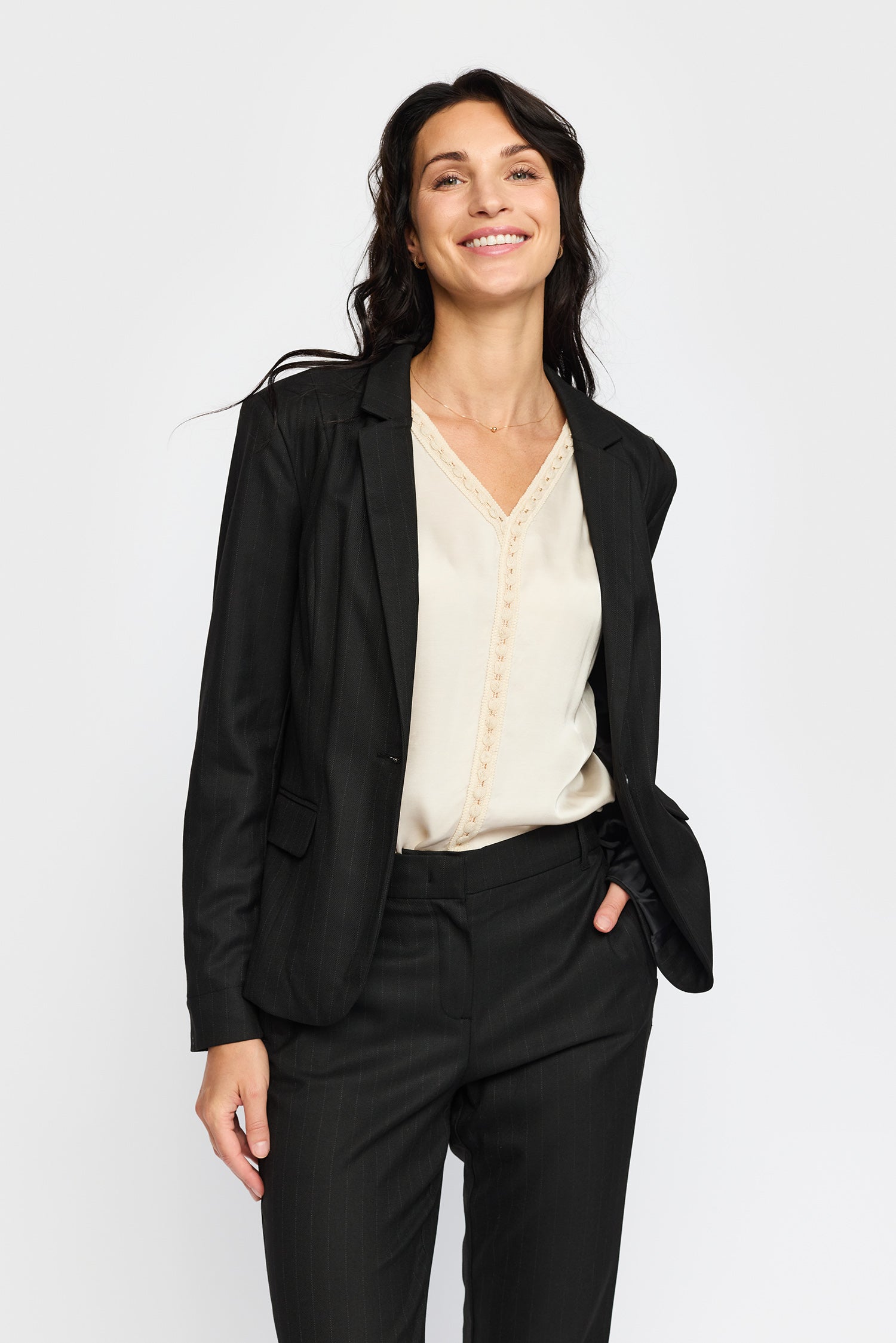 ILLIE BLACK PIN