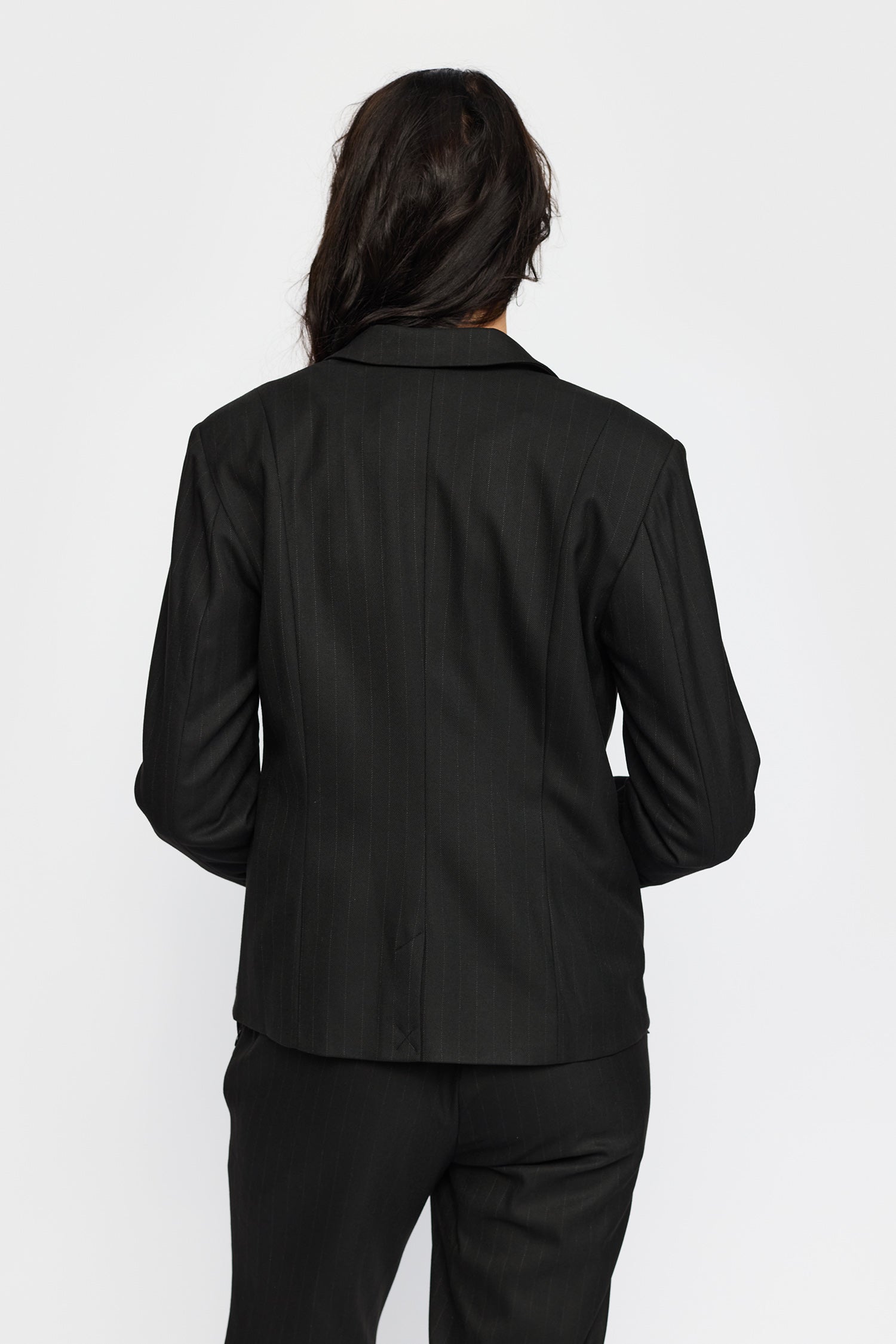 ILLIE BLACK PIN