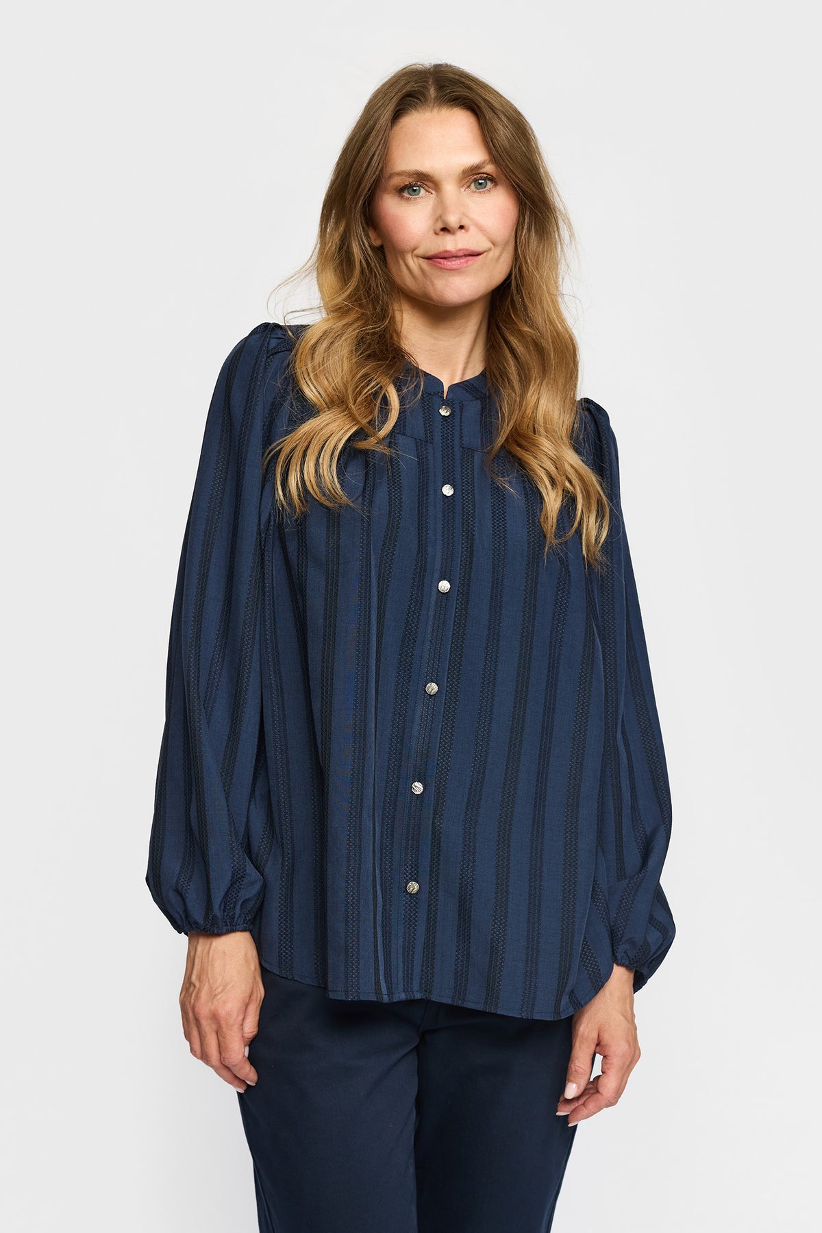 JULIE NAVY