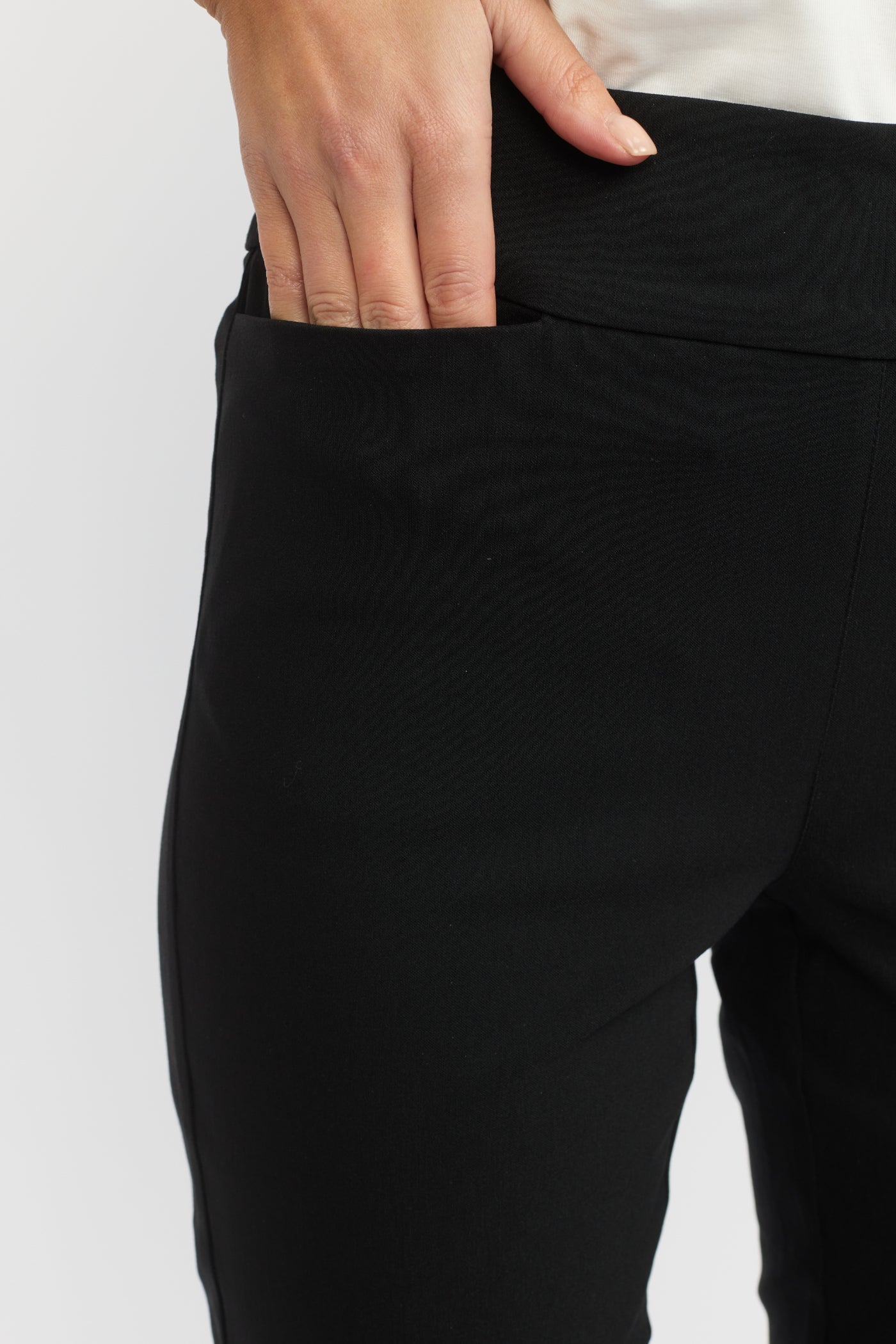NILDA.HS25 Black