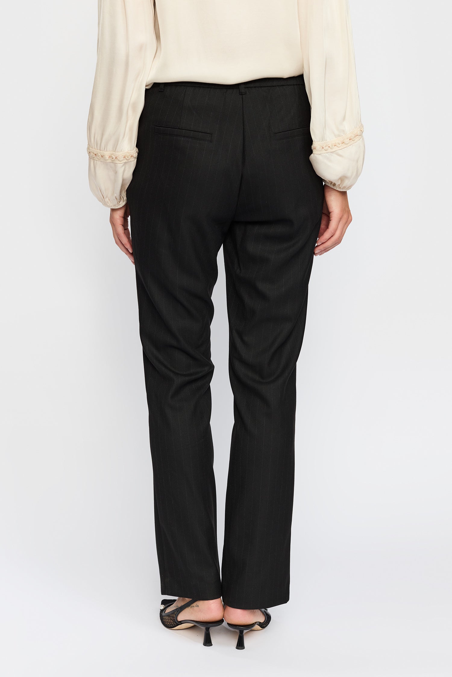 OLJA BLACK PIN
