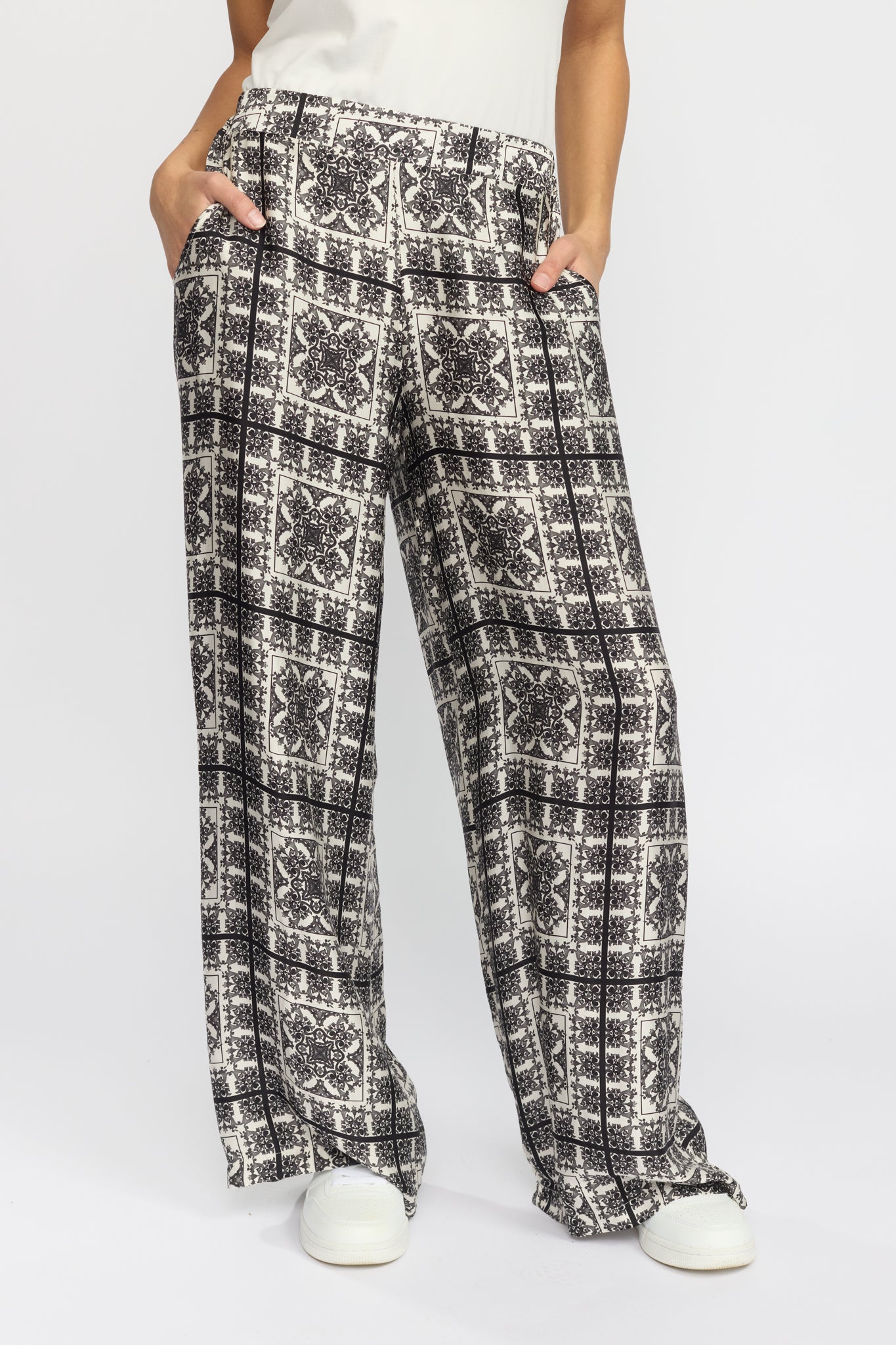 PENNIE.SP25 Black