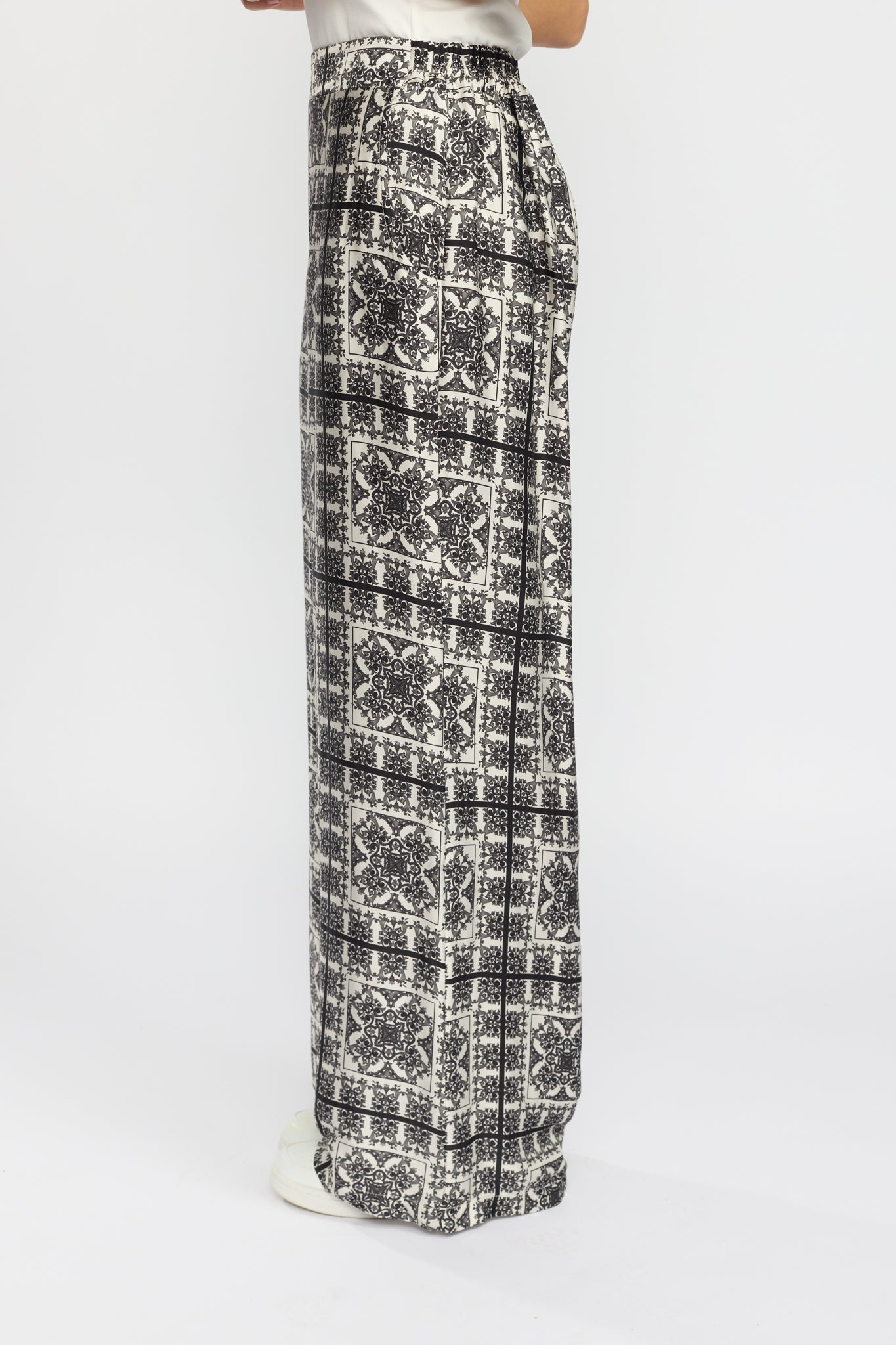 PENNIE.SP25 Black