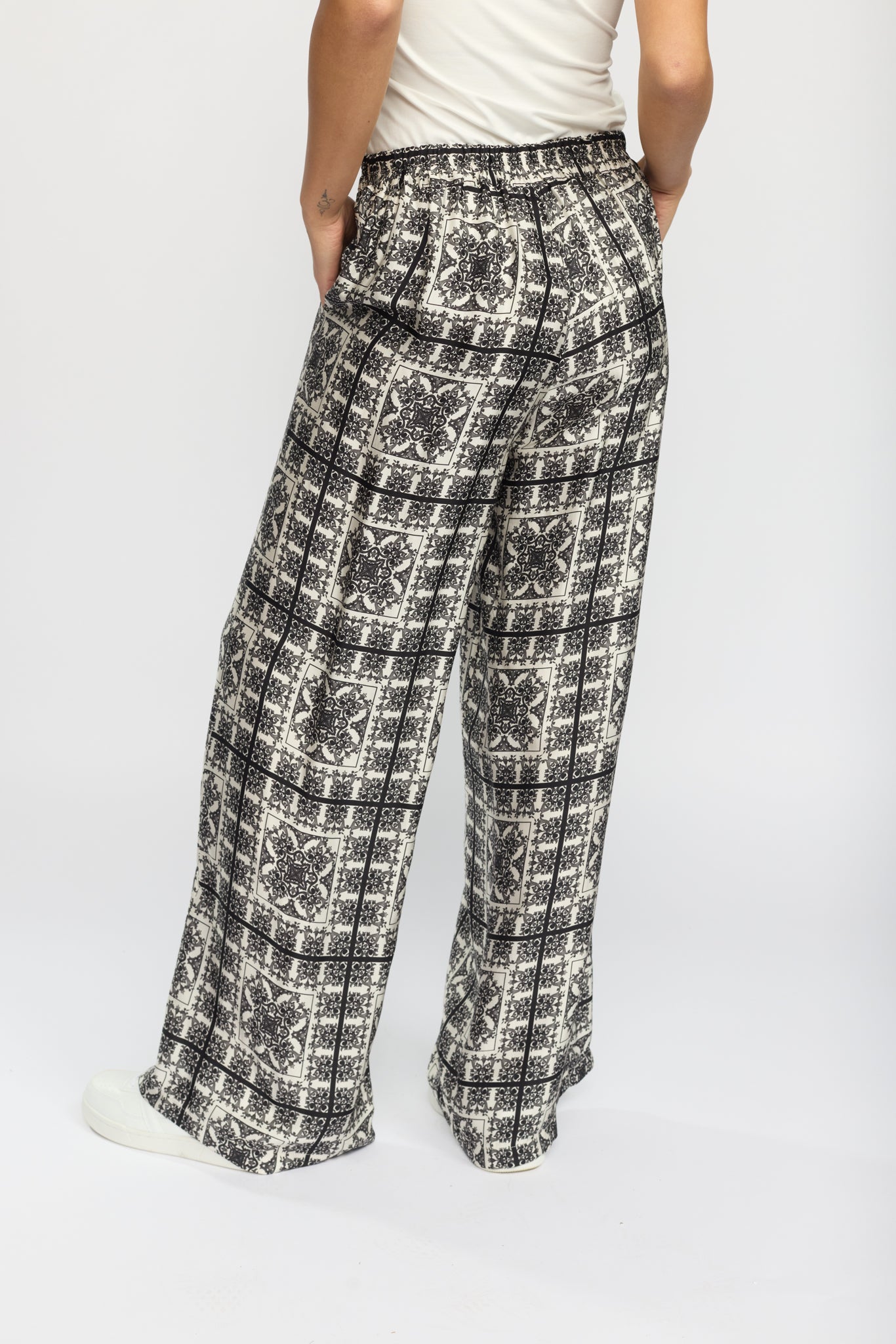 PENNIE.SP25 Black