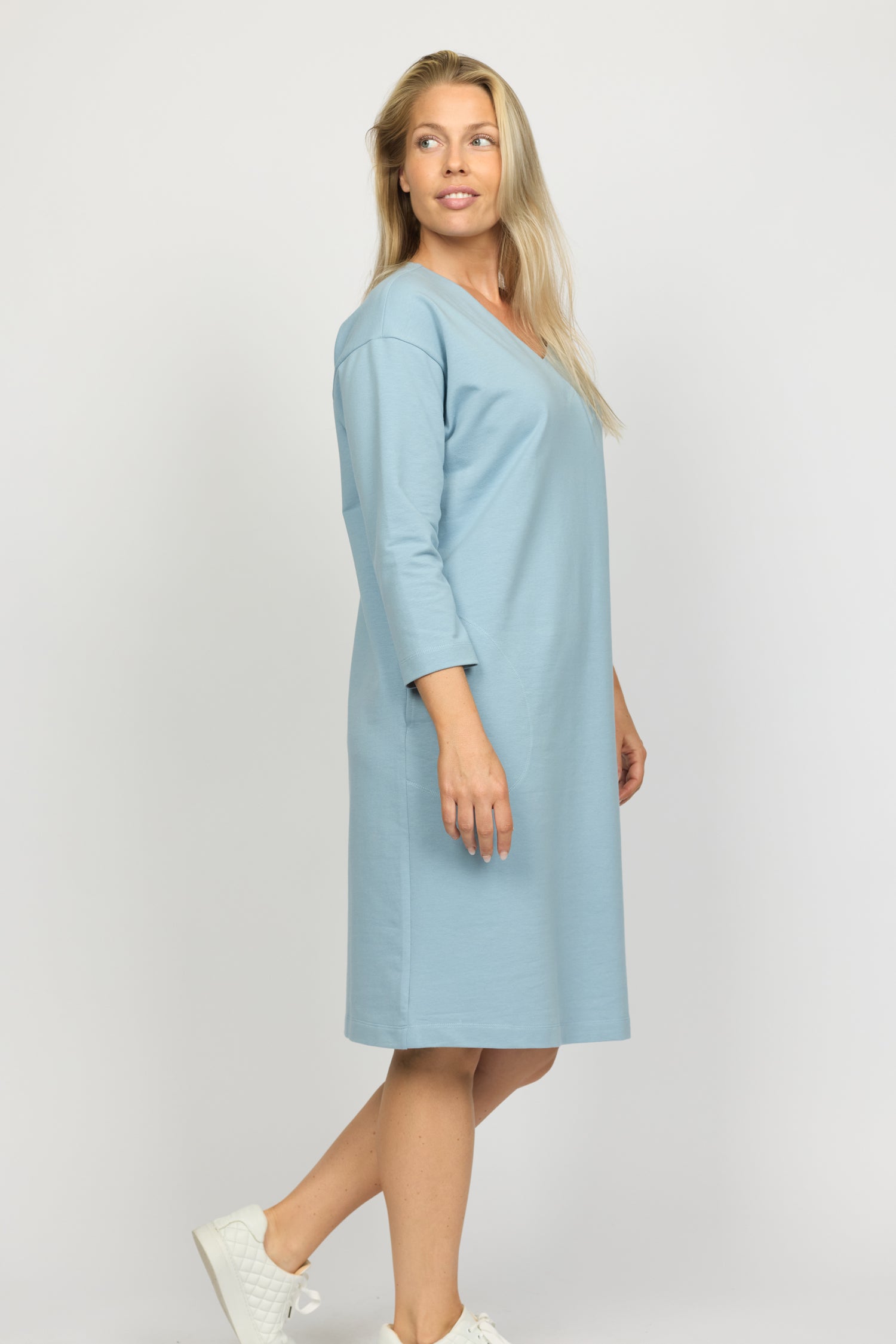 TONJA.EA24 DOVE