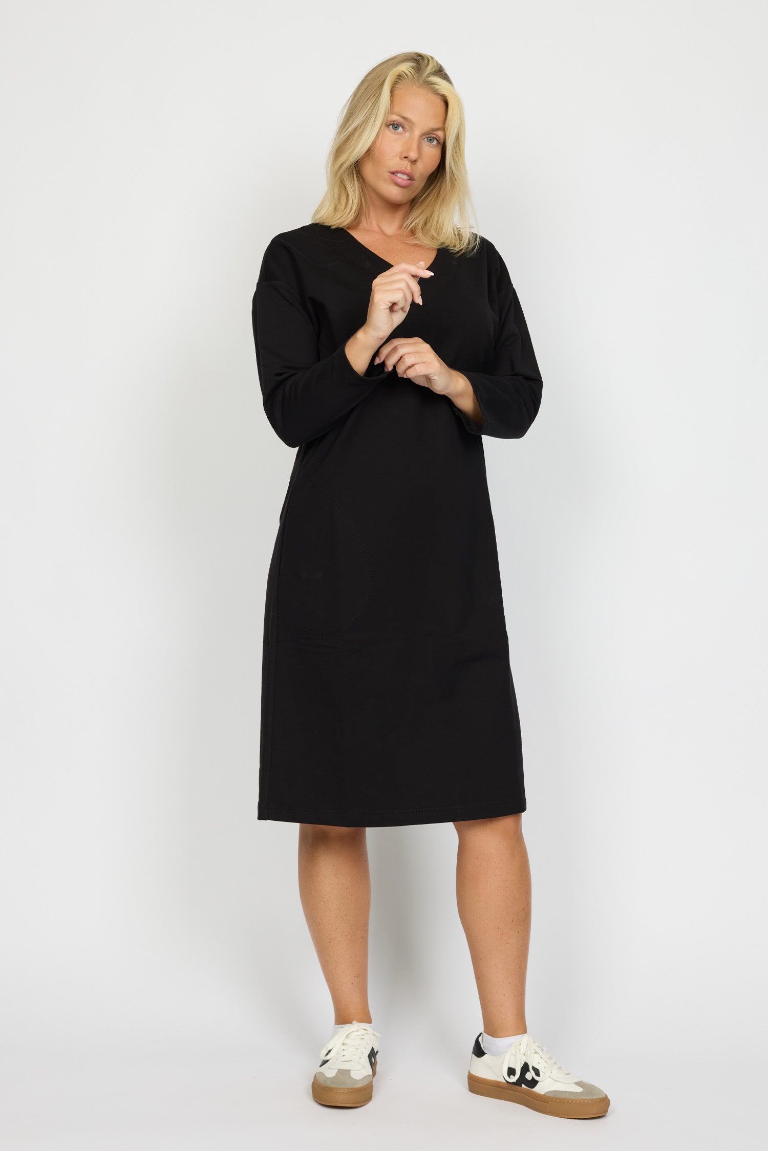 TONJA.EA24 Black