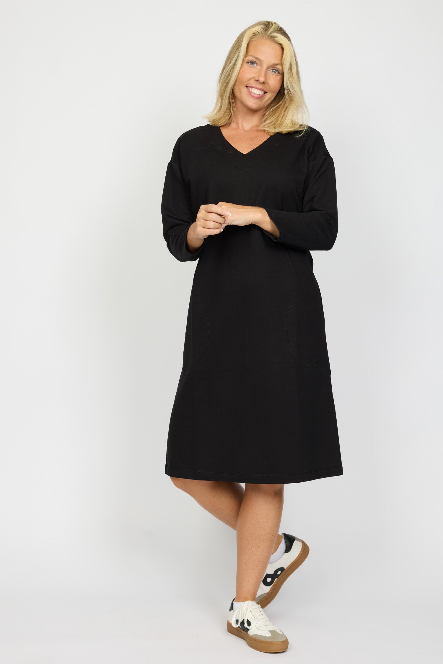 TONJA.EA24 Black