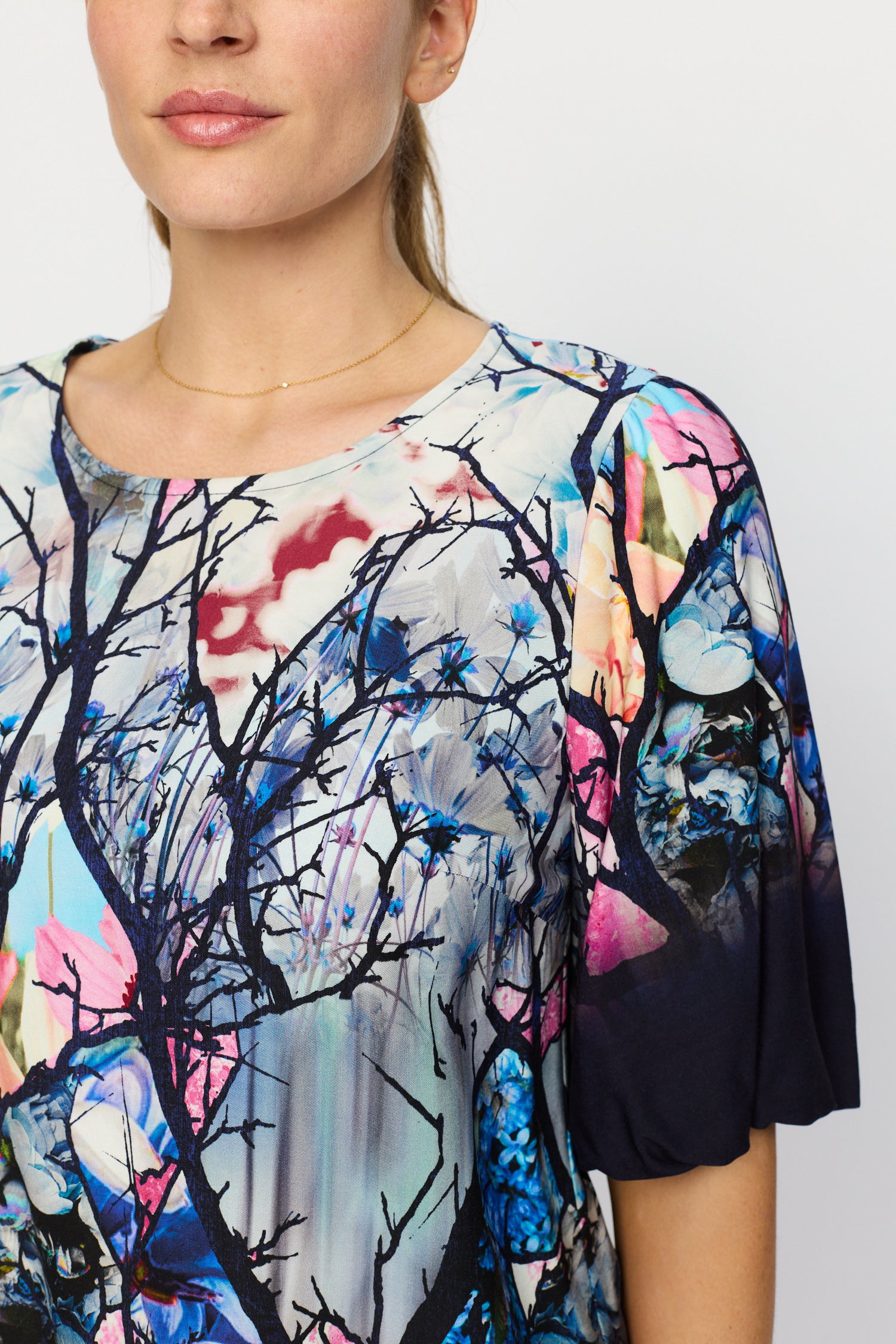 VINA.EA25 NAVY LEAVES