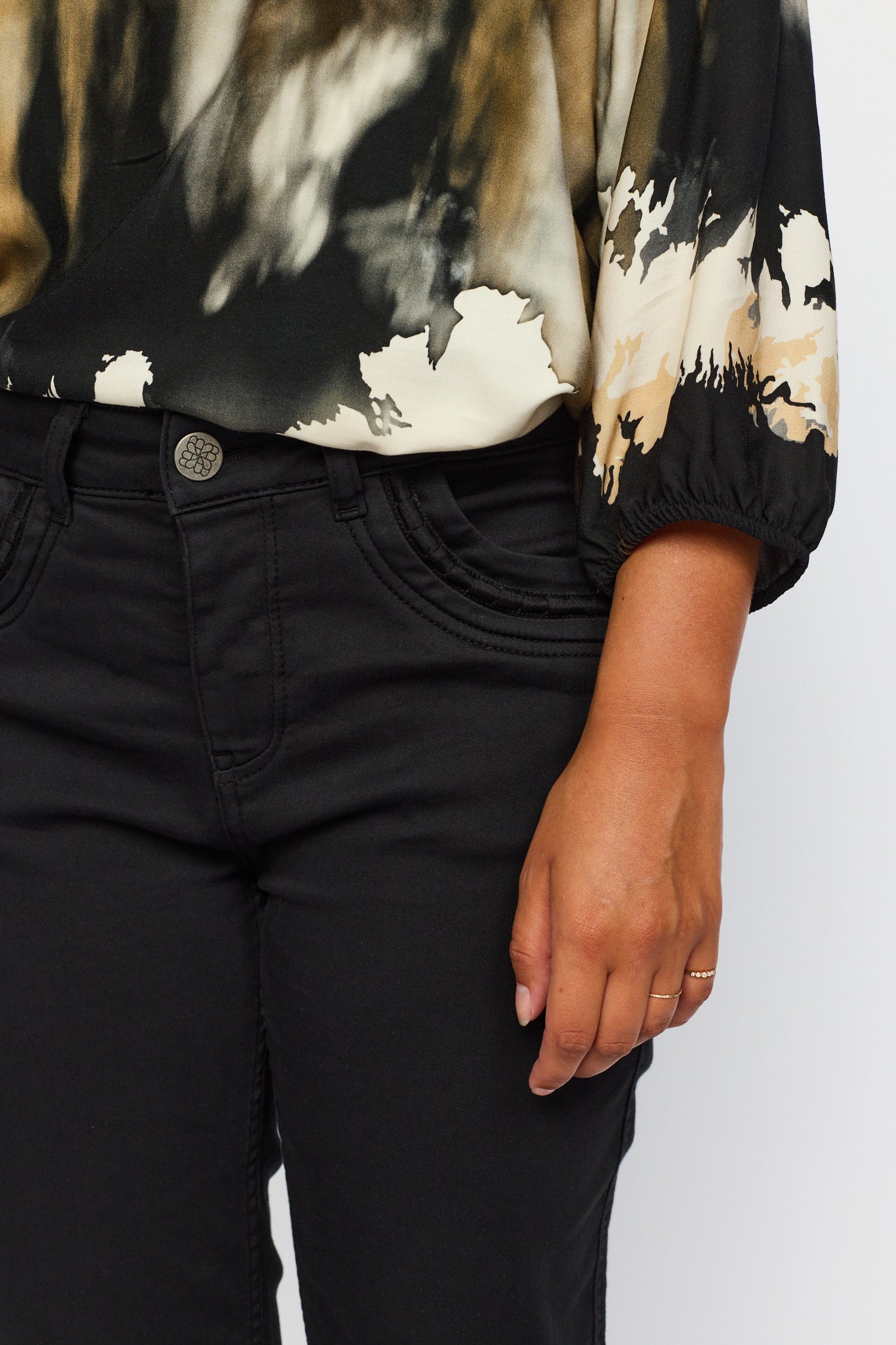 BERIT BLACK