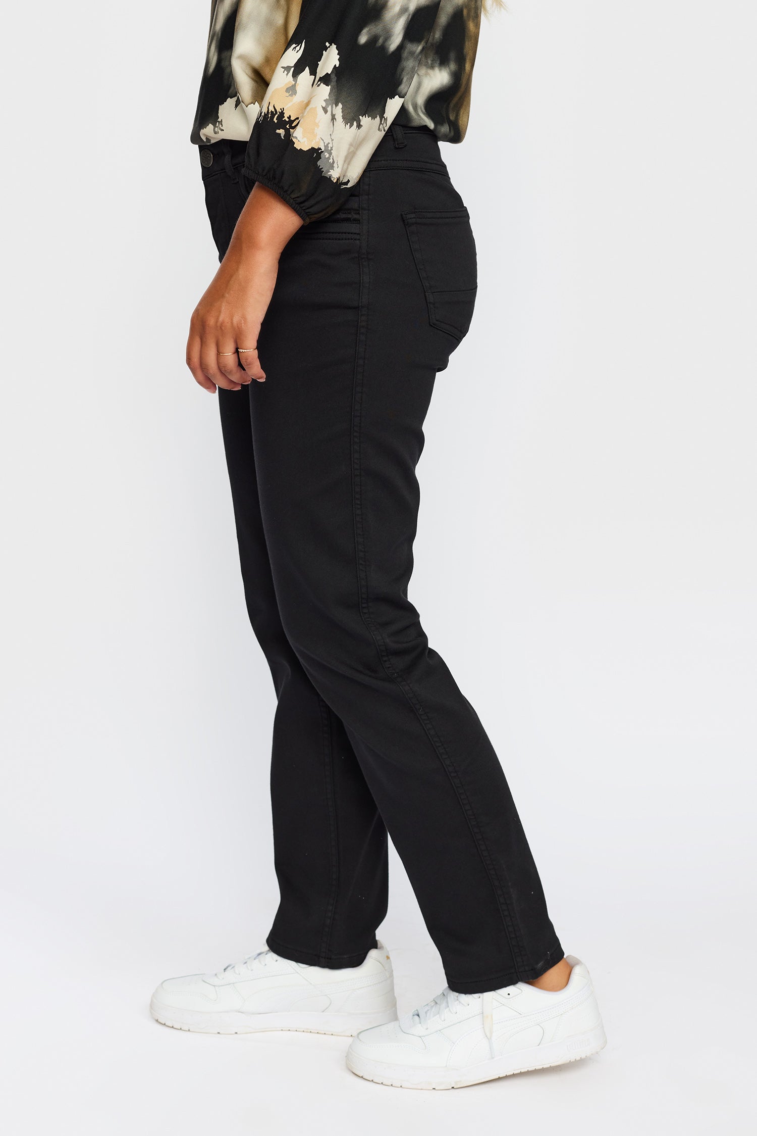 BERIT BLACK
