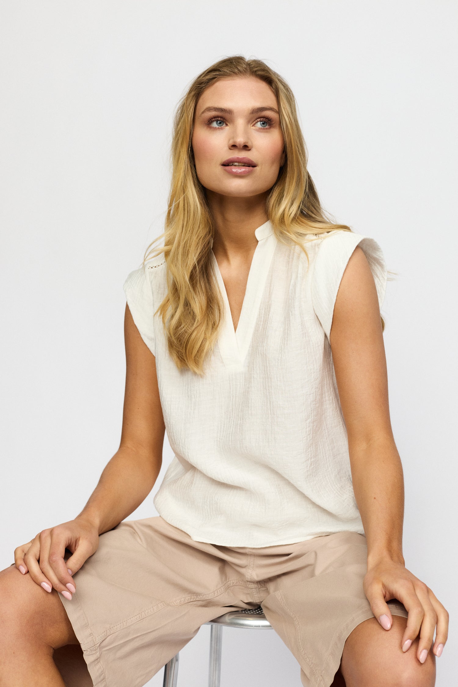 DINA WHITE