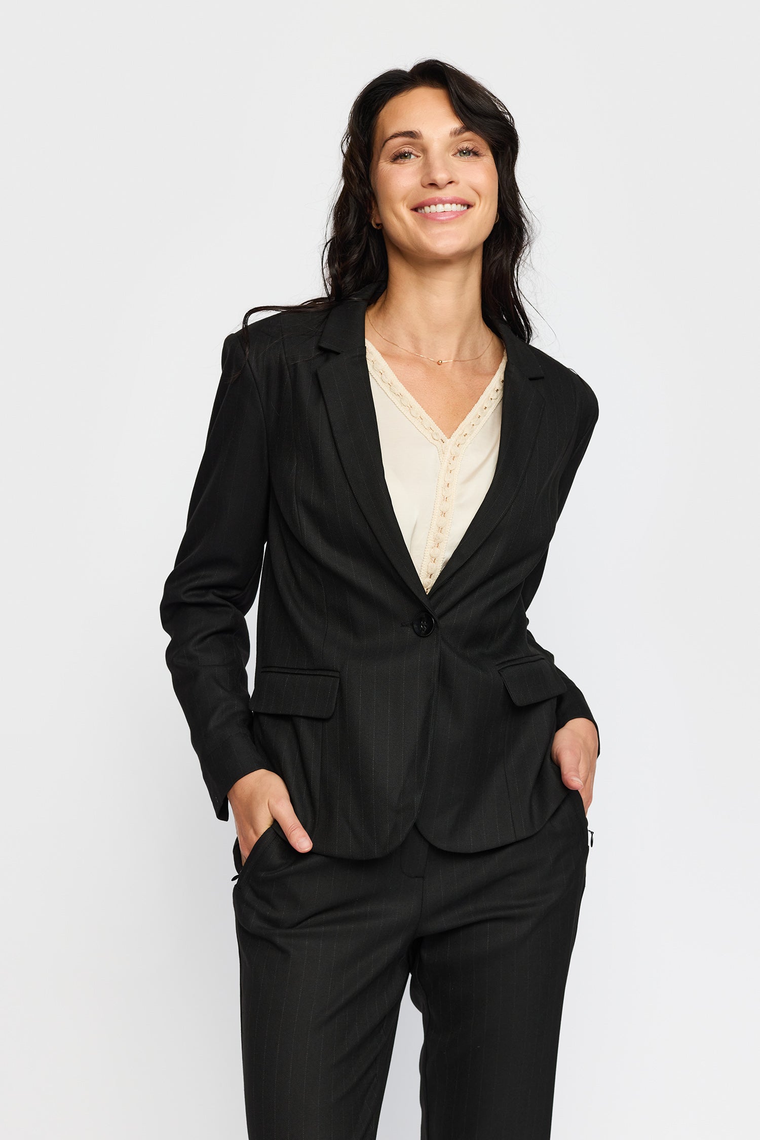 ILLIE BLACK PIN