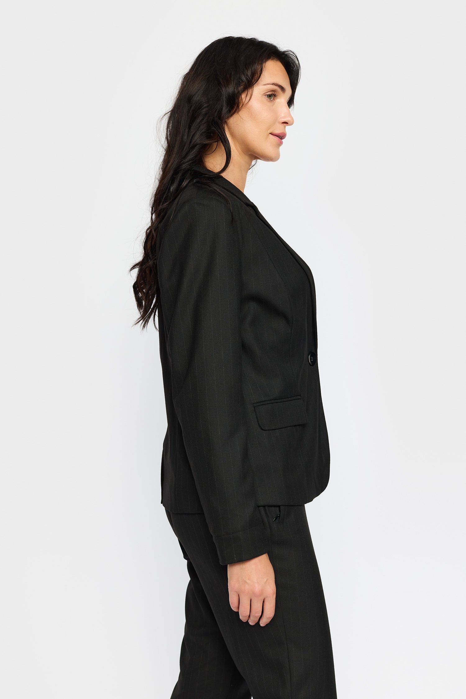 ILLIE BLACK PIN