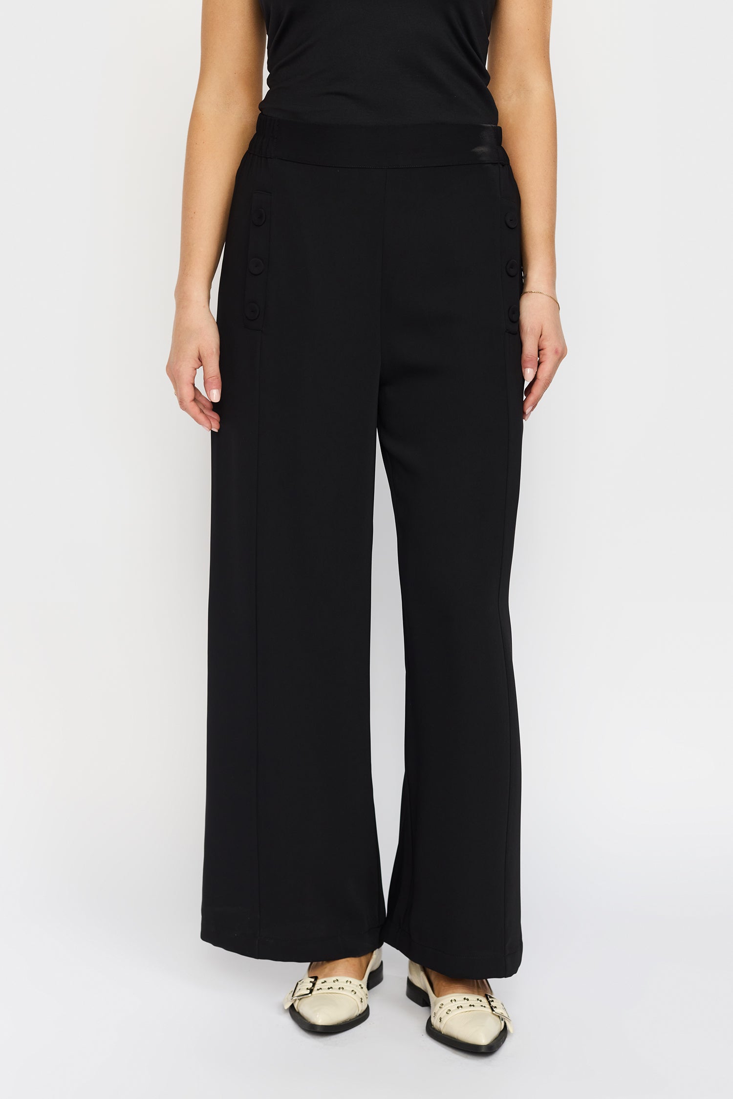 OFELIA.EA25 Black