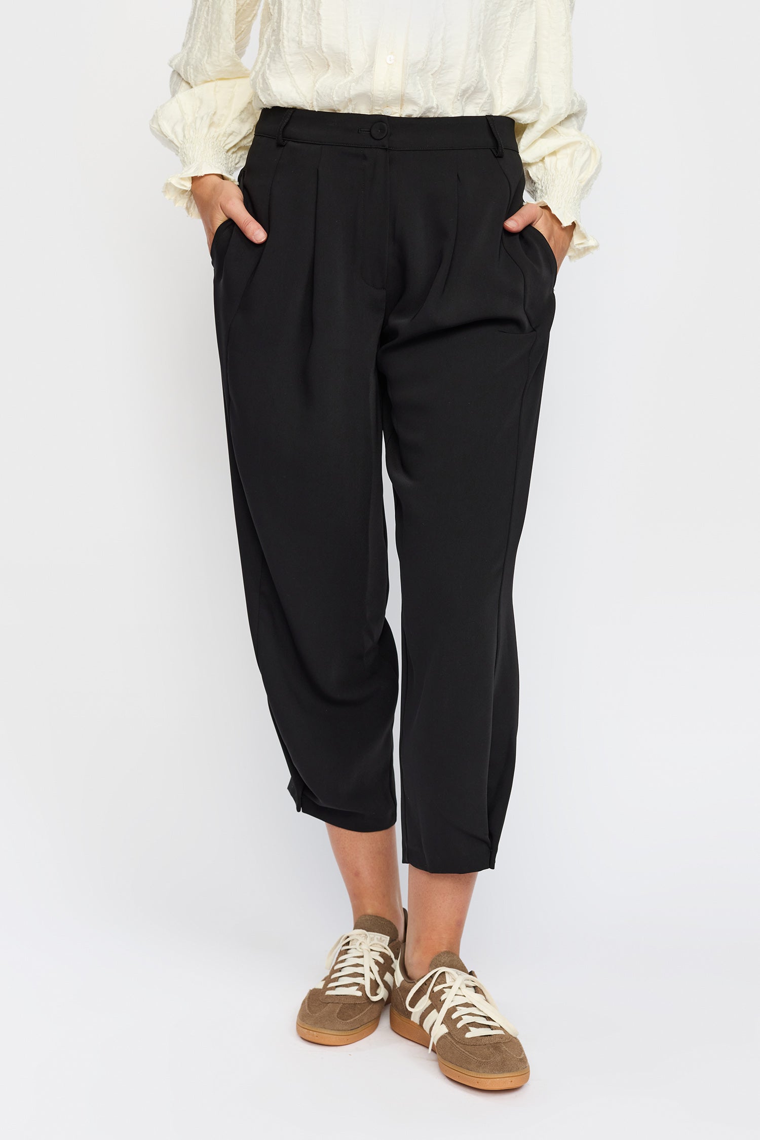 OLEA BLACK