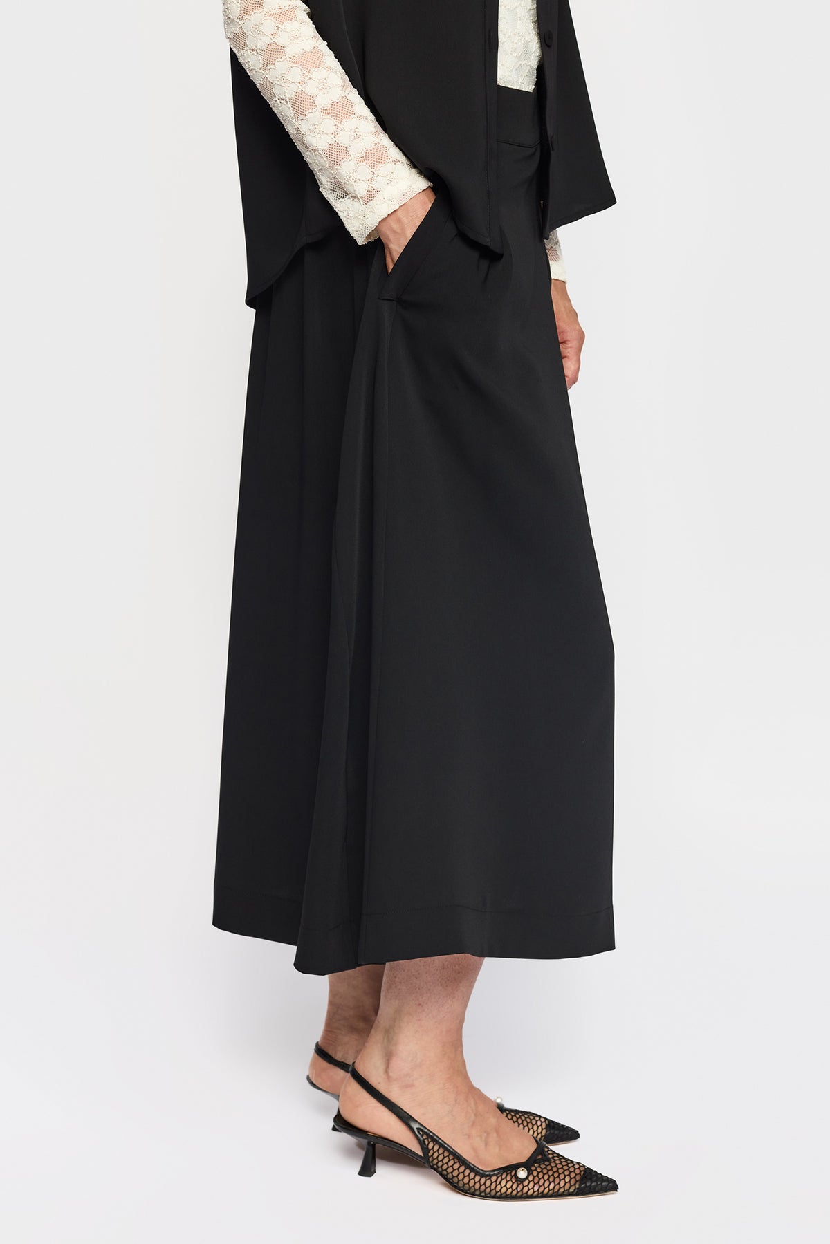 OLINA BLACK