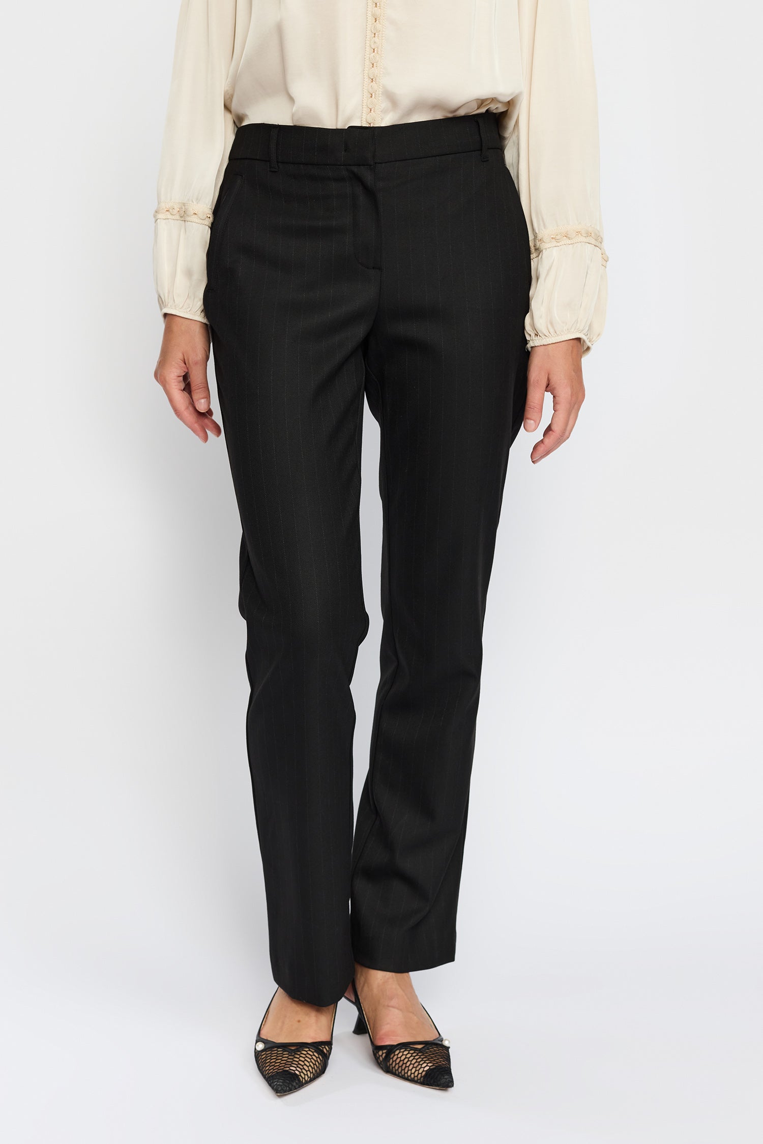 OLJA BLACK PIN