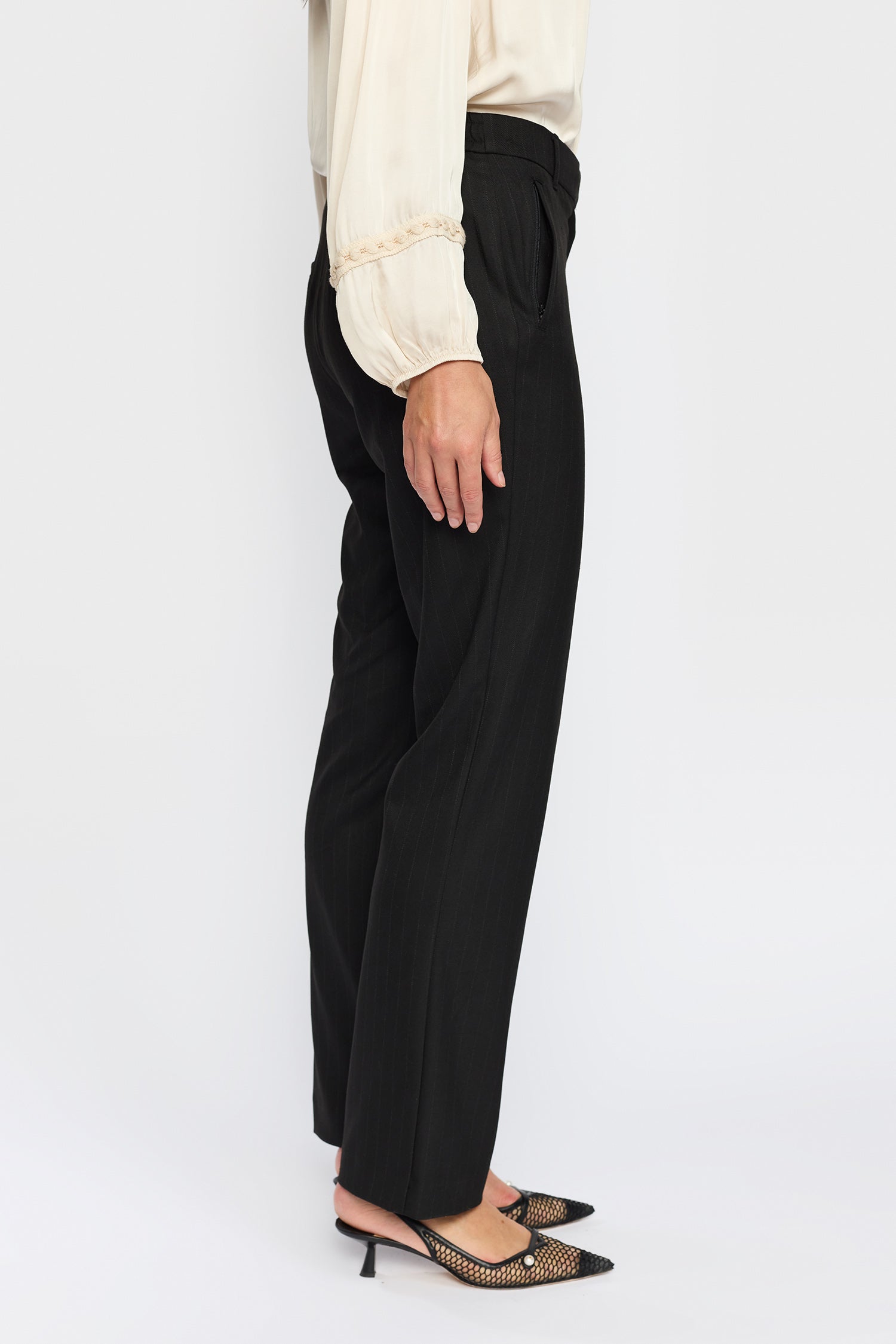 OLJA BLACK PIN