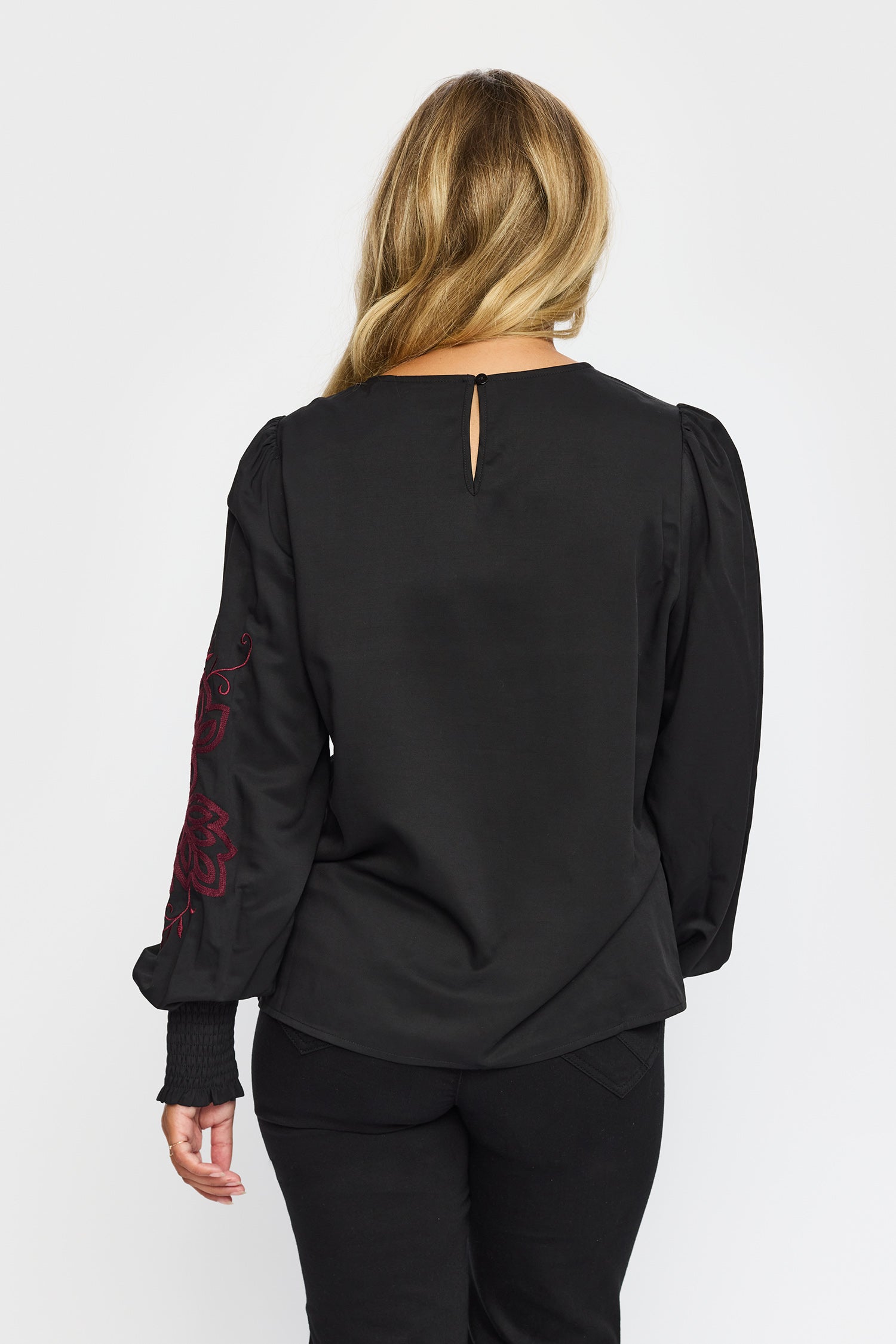 PIL BLACK