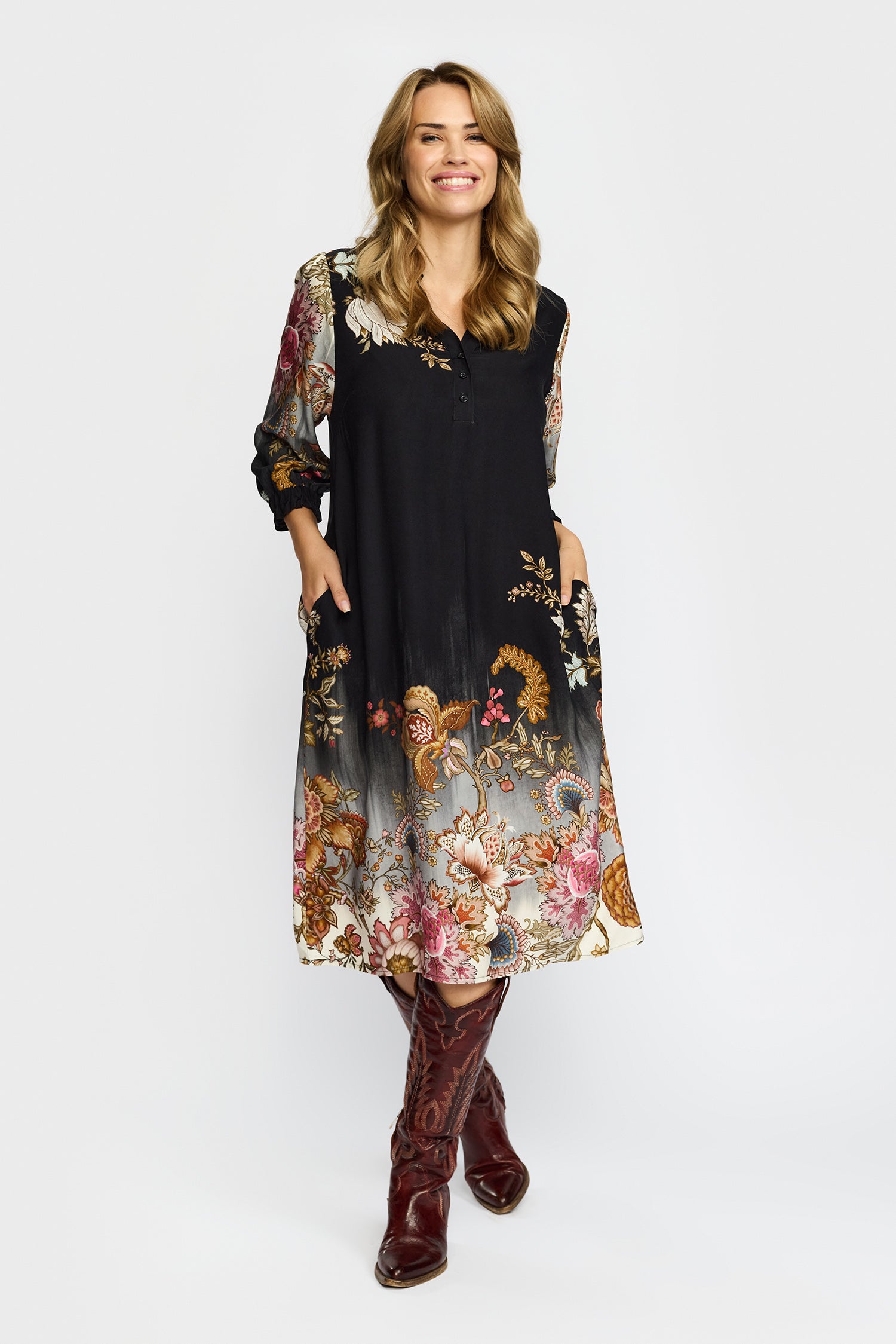 VALMAS BLACK FLOWERS