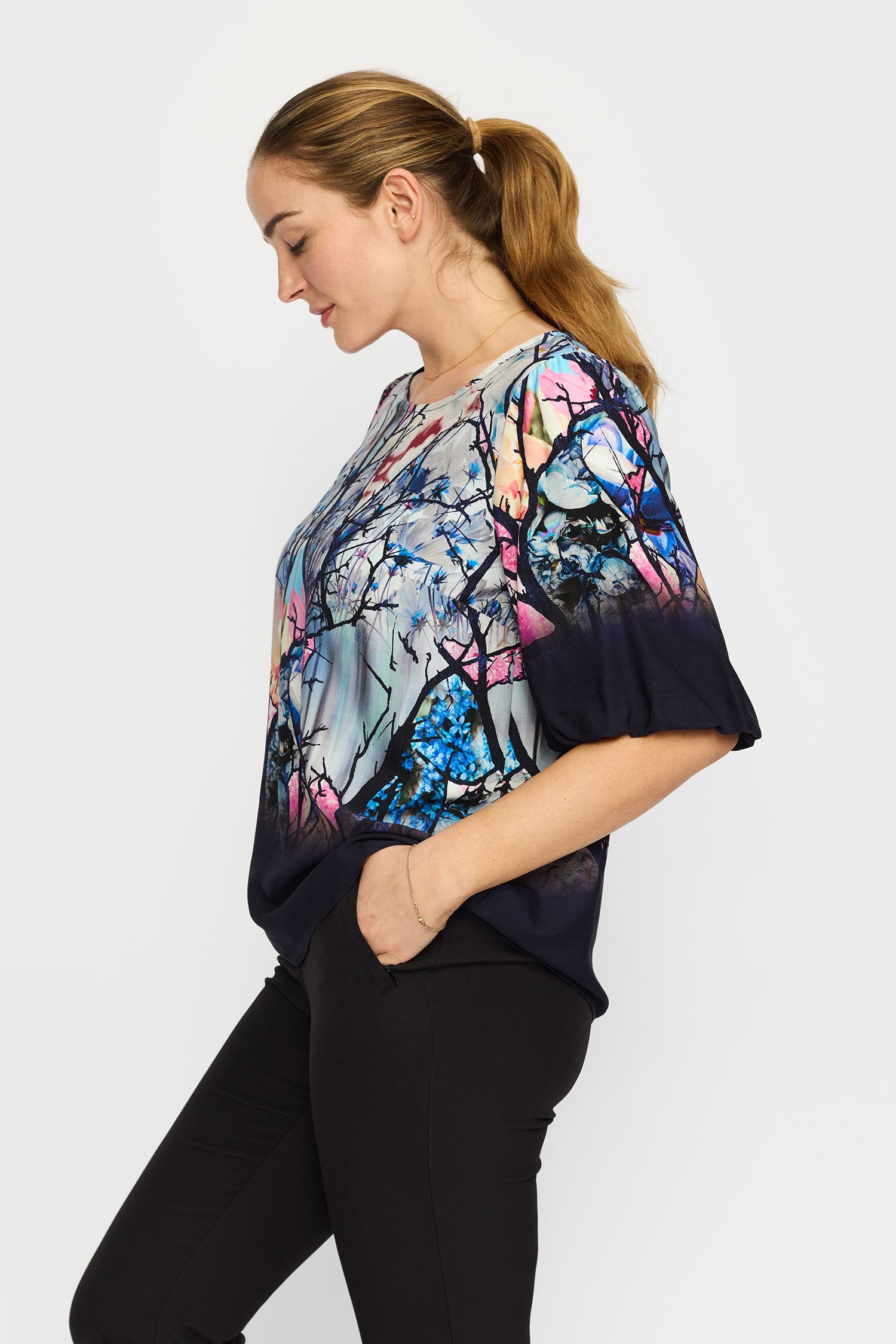 VINA.EA25 NAVY LEAVES