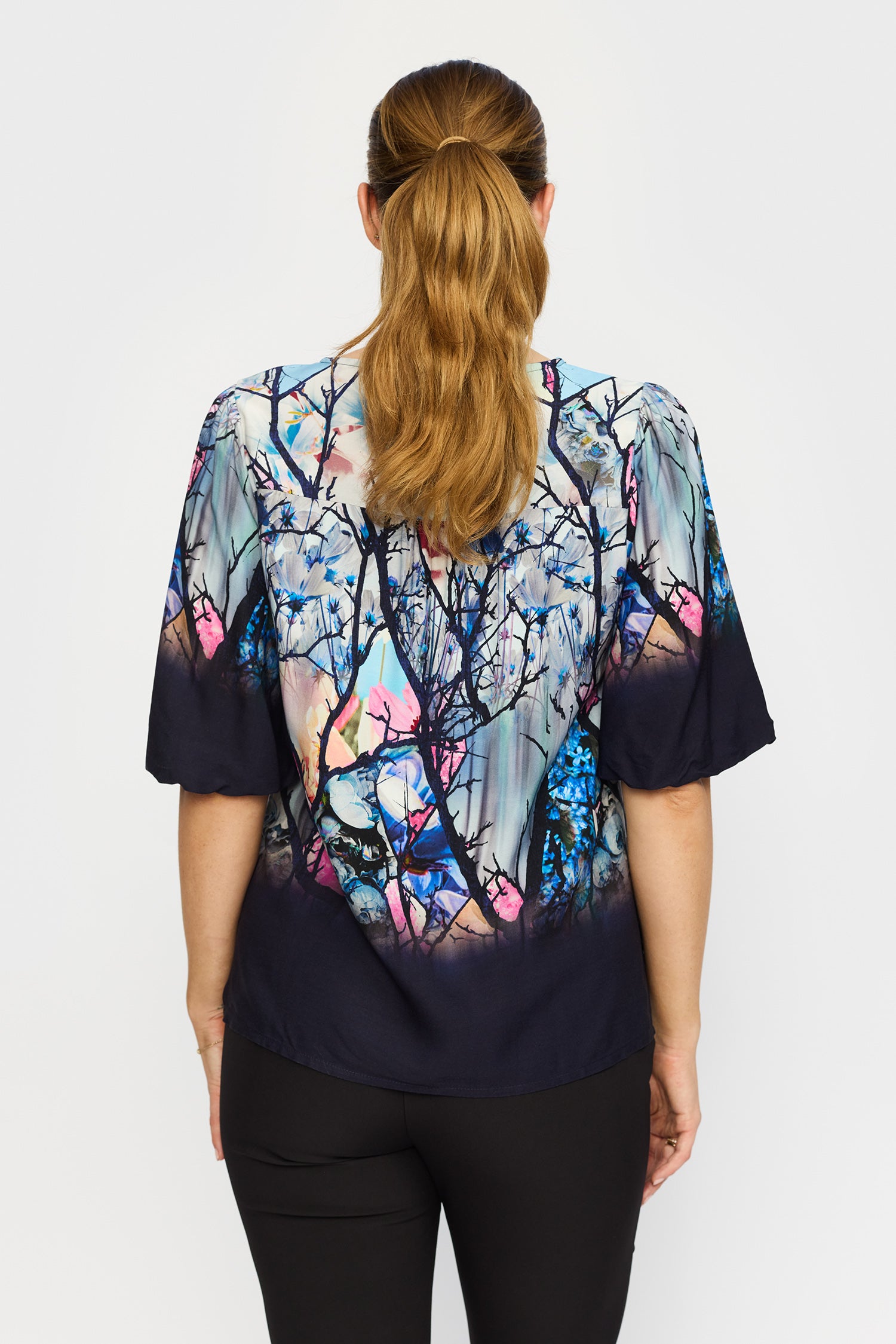 VINA.EA25 NAVY LEAVES